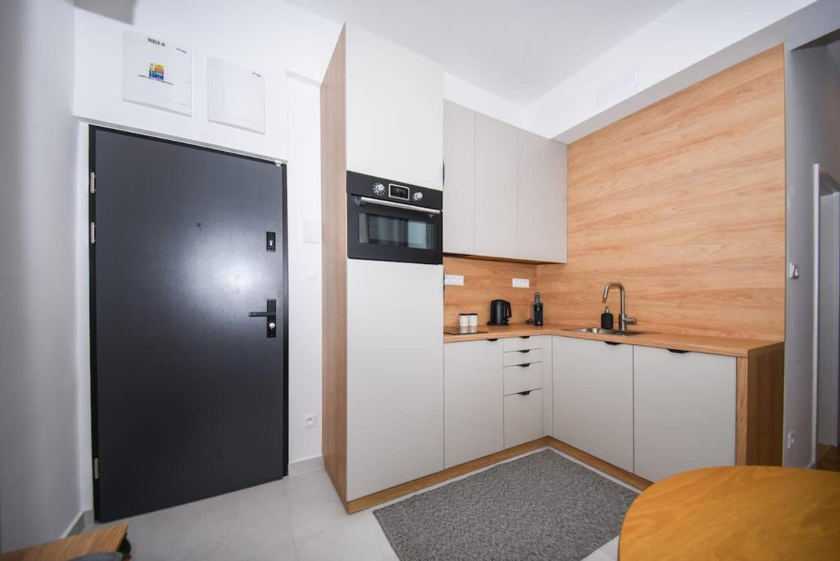 Center - Comfy & Modern Apartment