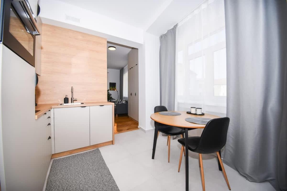 Center - Comfy & Modern Apartment